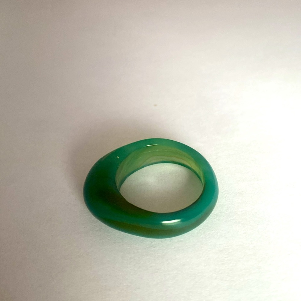 Elegant Green Ring - Picture 3 of 3